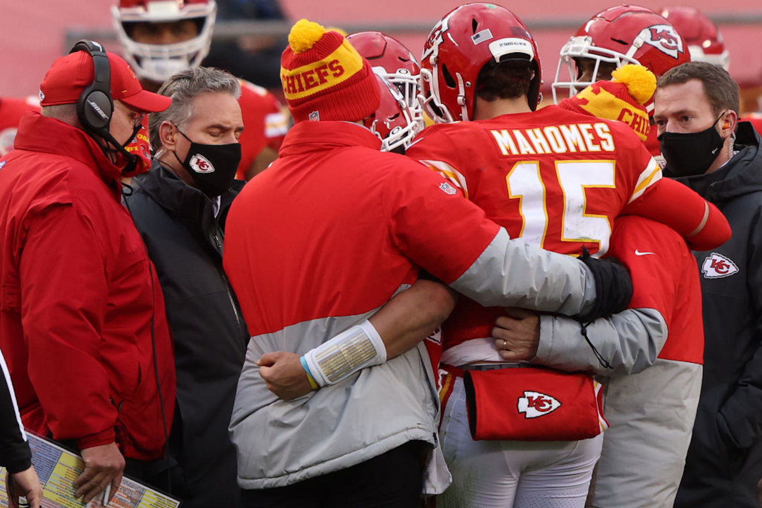Patrick Mahomes suffered a concussion in the Chiefs' playoff game Sunday, so what will it take for him to return in time for next week?
