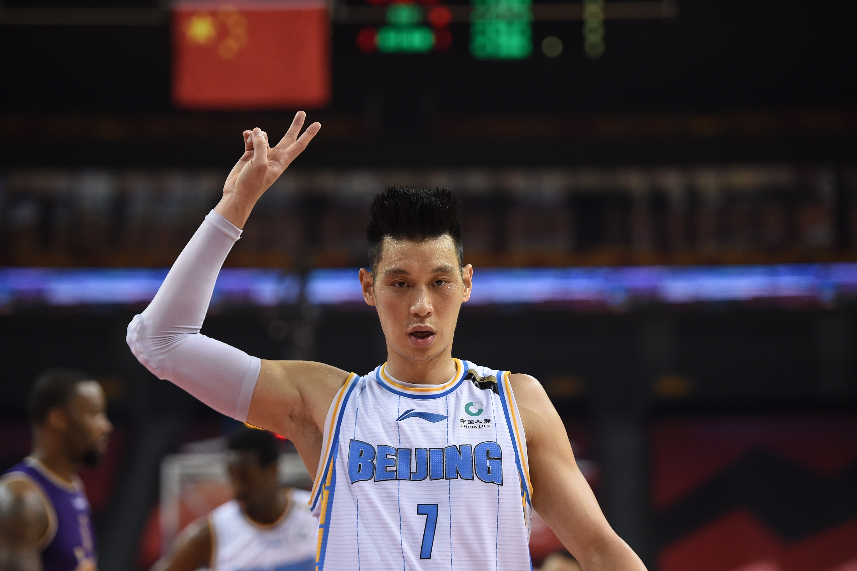 Jeremy Lin of Beijing Ducks gestures in 2020