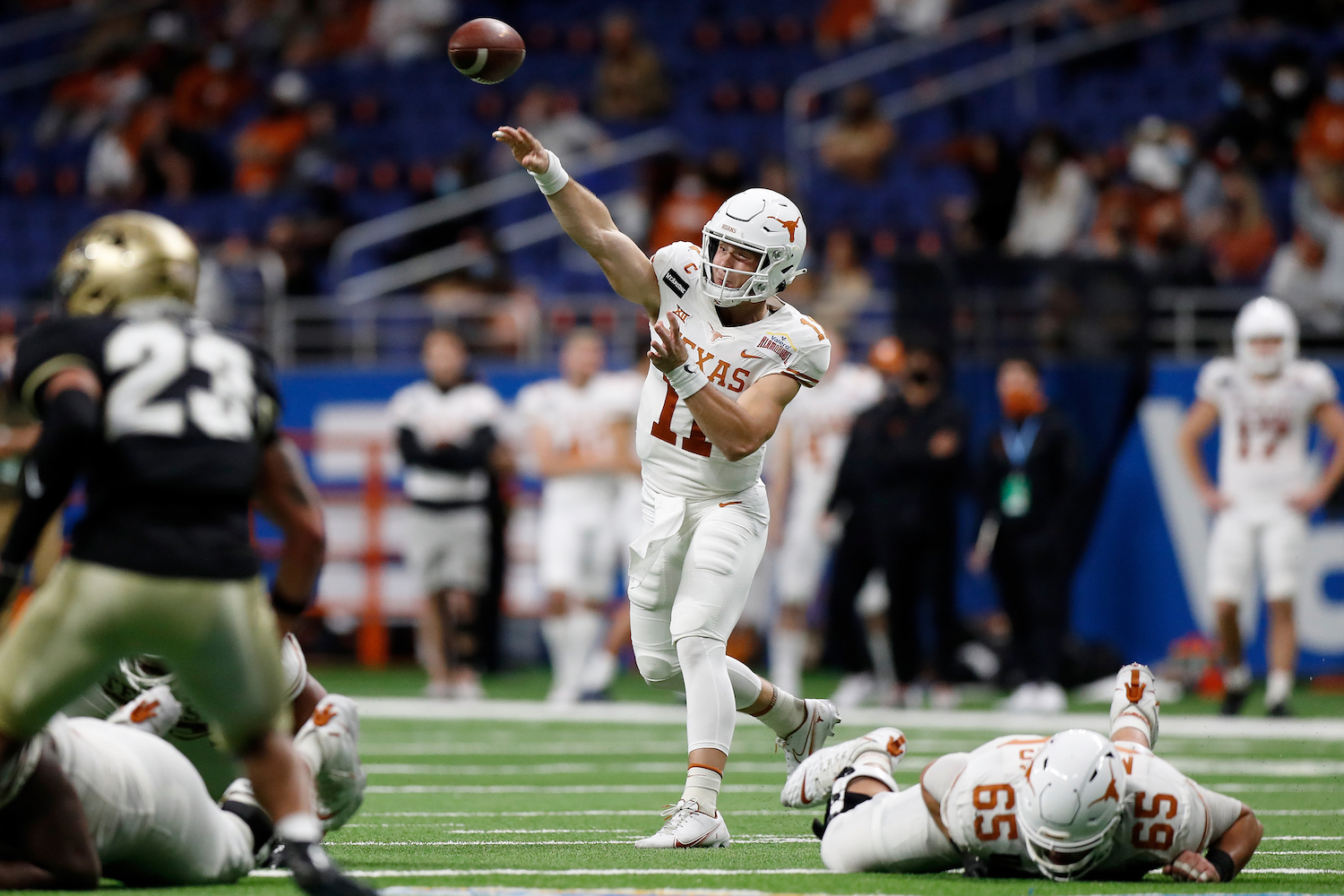 Sam Ehlinger #11 of the Texas Longhorns