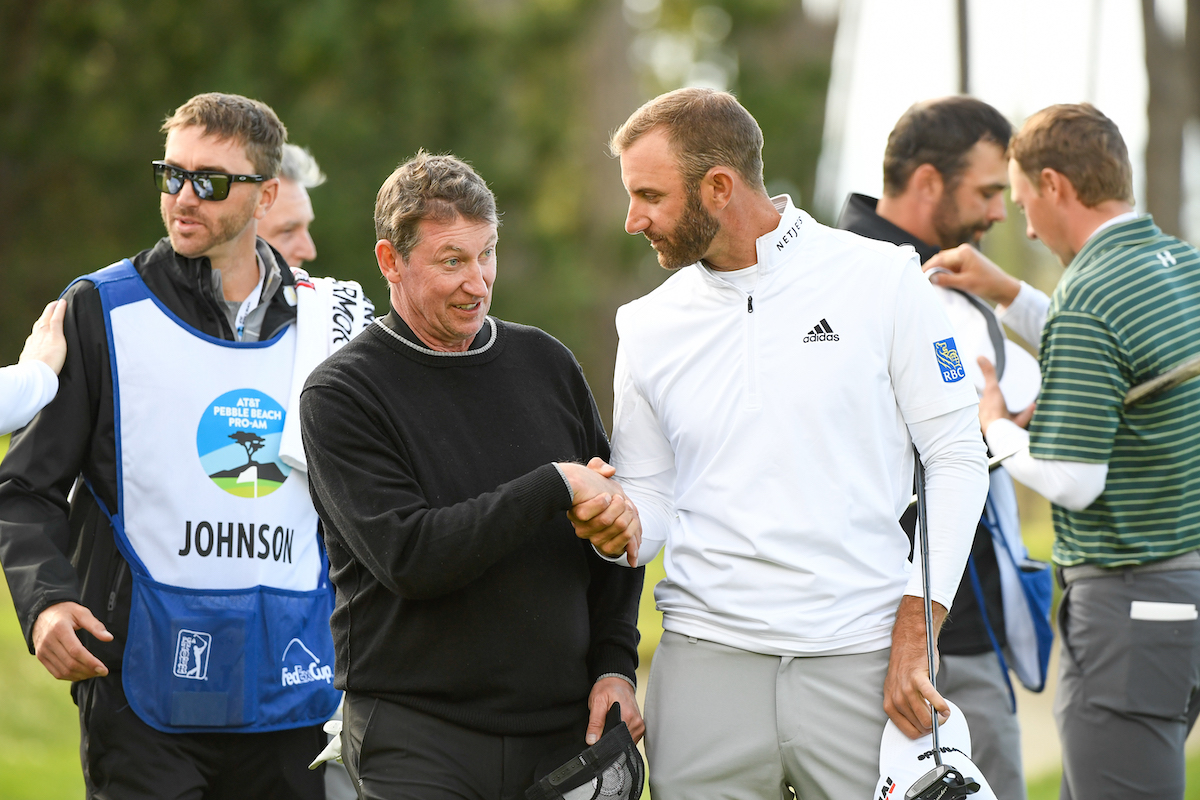 Wayne Gretzky and Dustin Johnson shake hands in 2019