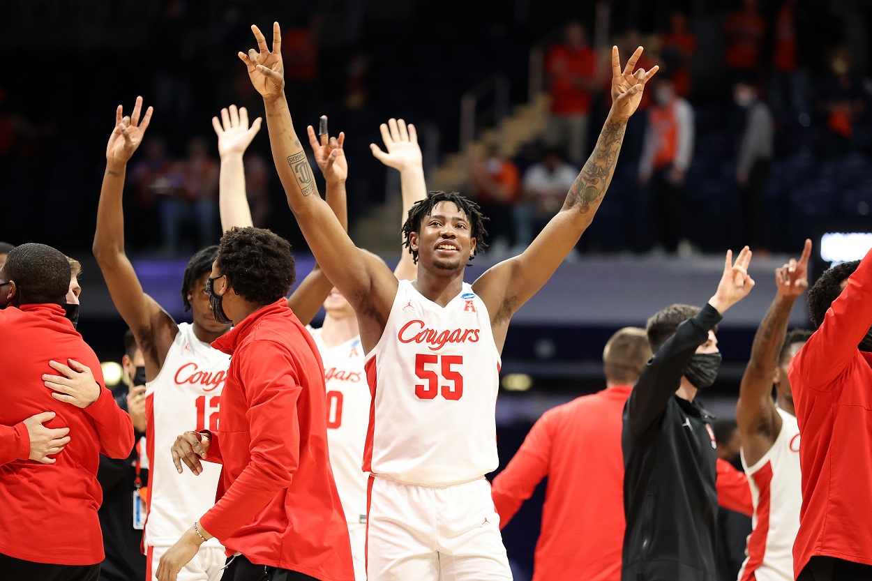 The Houston Cougars celebrate their Sweet 16 win over Syracuse in the 2021 NCAA Tournament
