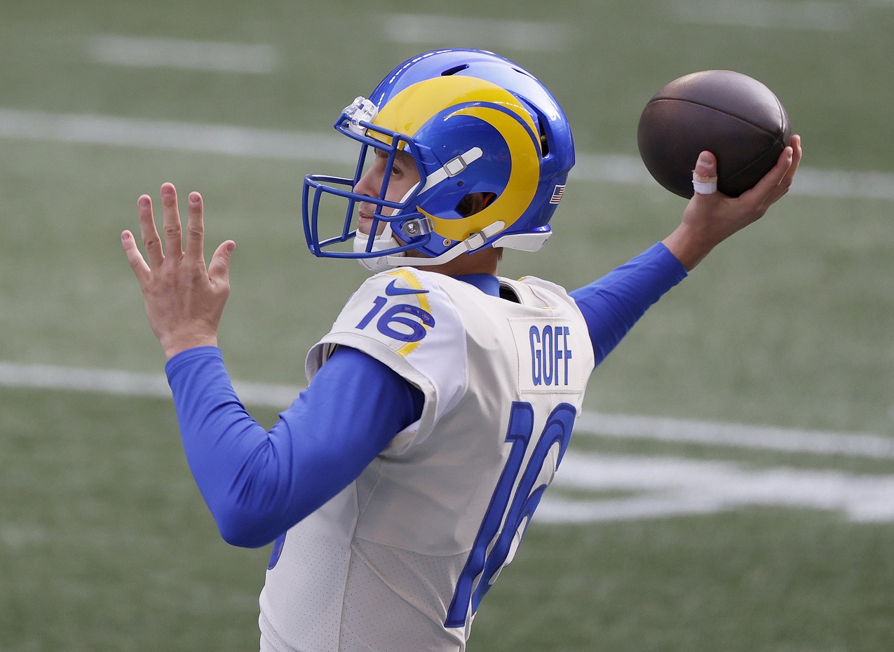 Former Los Angeles Rams QB Jared Goff warming up