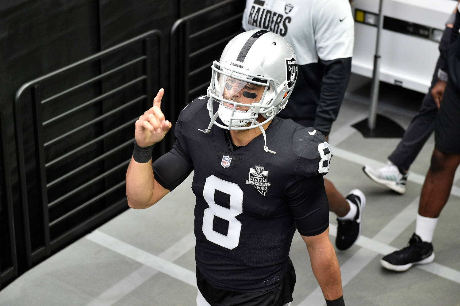 Marcus Mariota takes the field before the Las Vegas Raiders play the Indianapolis Colts on Dec. 13, 2020.