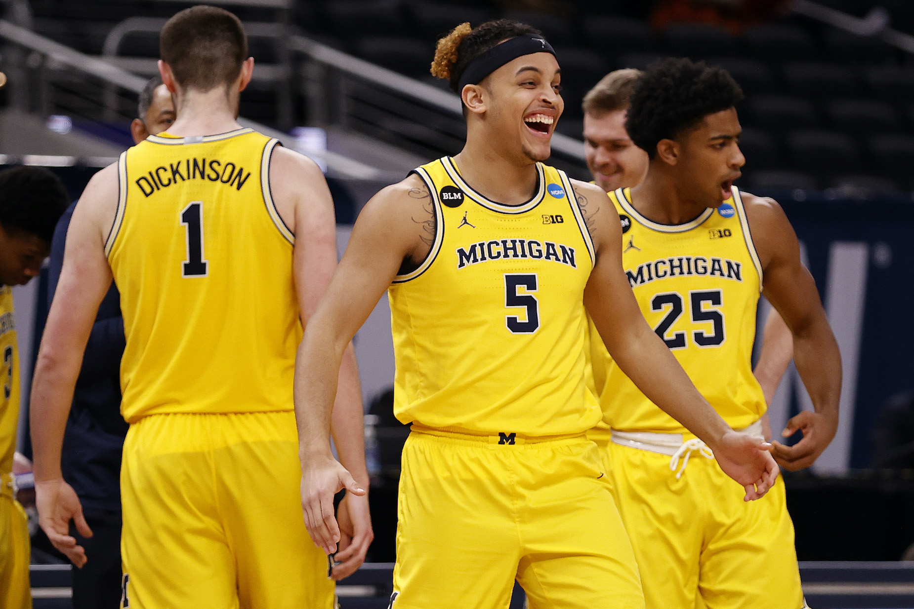 MICHIGAN WOLVERINES Basketball - 1989 NCAA Champions T-Shirt