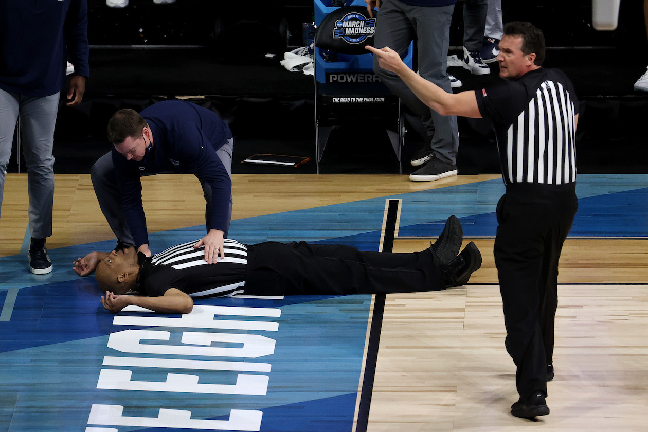 Referee collapses during Elite 8 contest