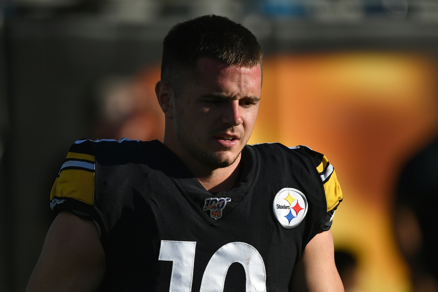 Current Cleveland Browns WR Ryan Switzer stands without his helmet back when he played for the Pittsburgh Steelers.