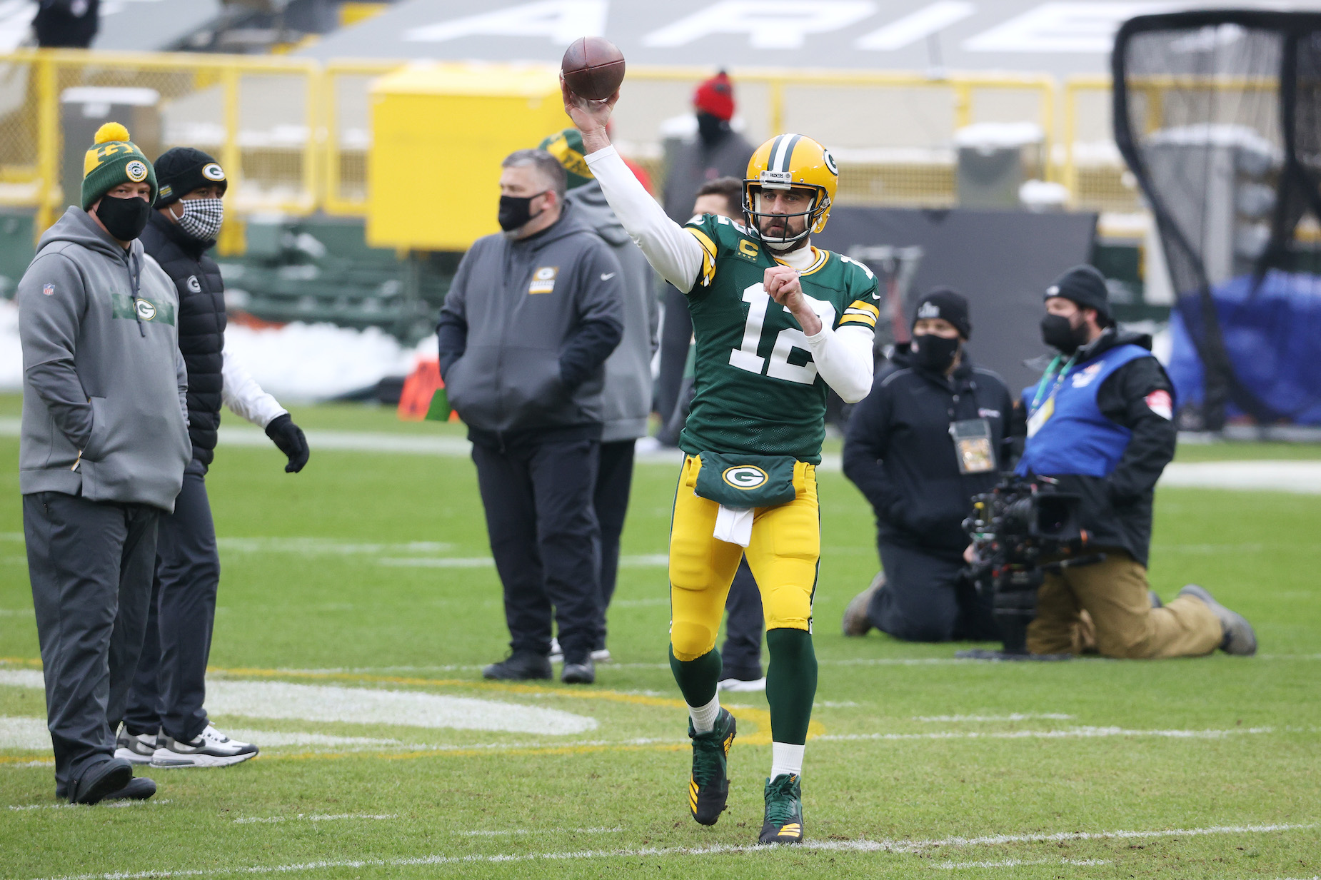Green Bay Packers quarterback and Jeopardy guest host Aaron Rodgers warms up ahead of the 2020 NFC Championship game.