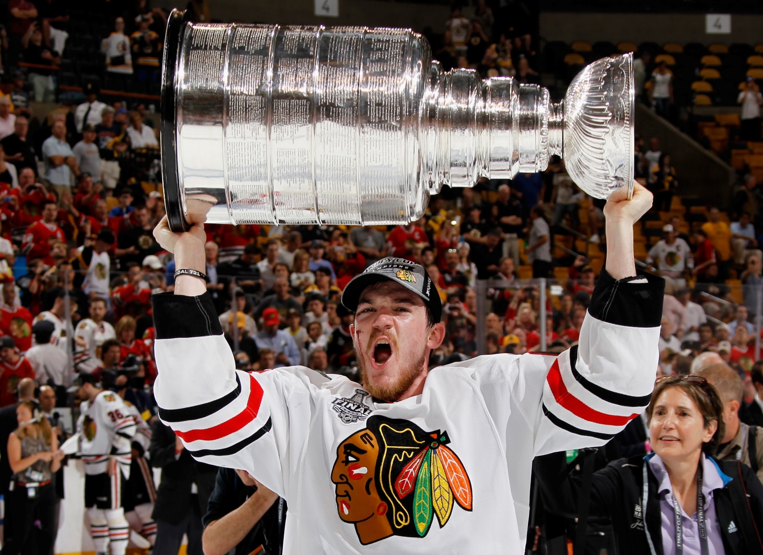 Did you know: Blackhawks' Andrew Shaw sold his stitches from Stanley Cup –  NBC Sports Chicago