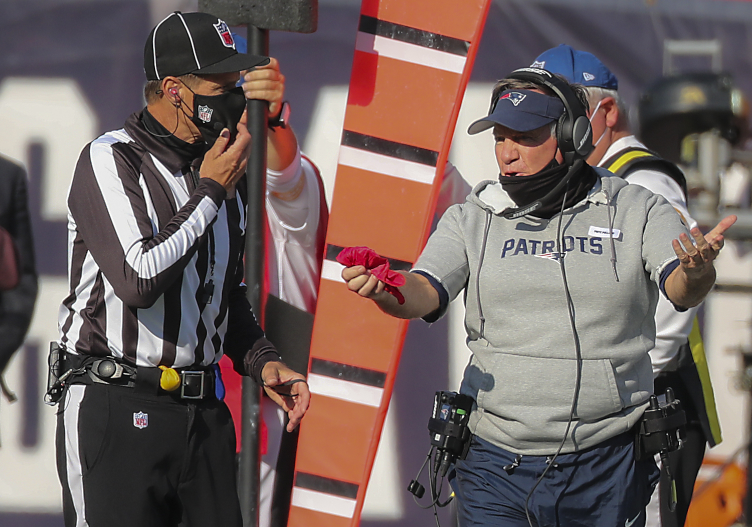 Bill Belichick argues with an official in a 2020 game.