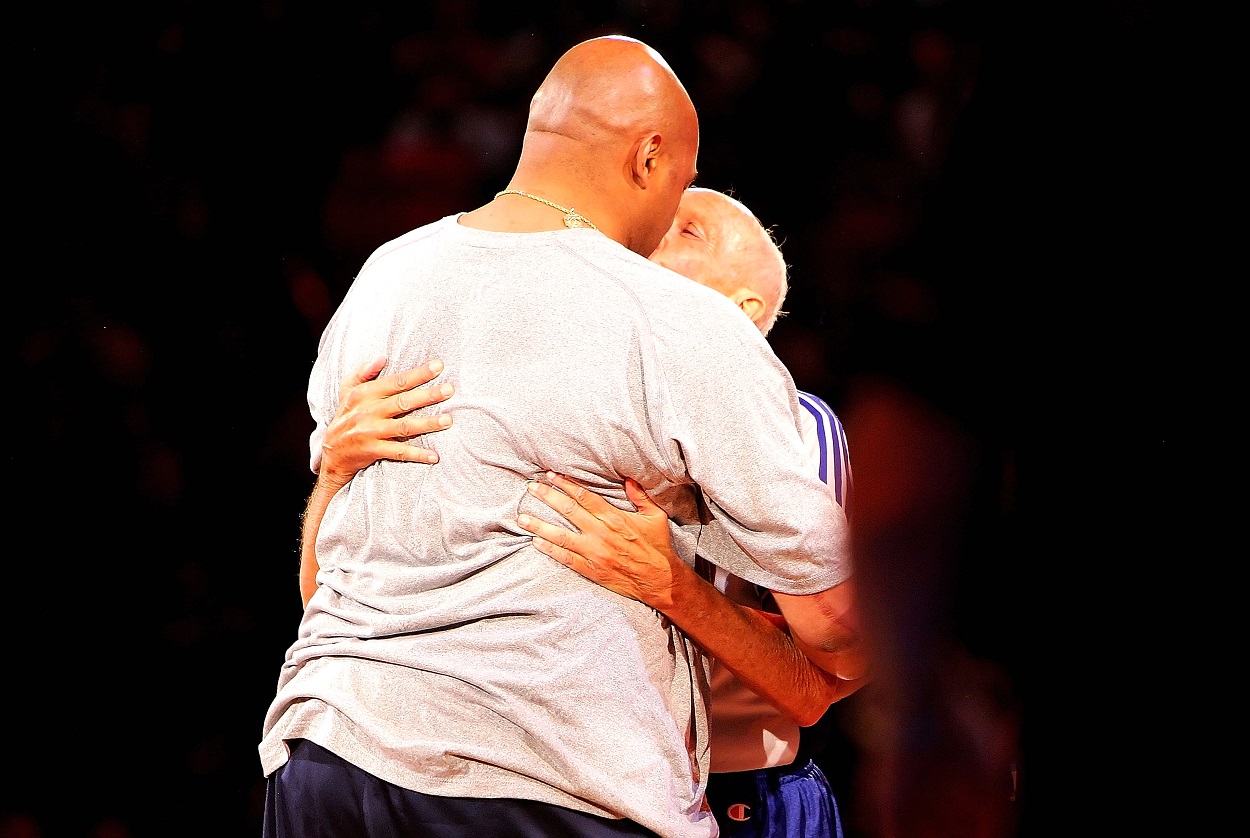 Charles Barkley and Dick Bavetta kiss after their race during the 2007 NBA All-Star festivities