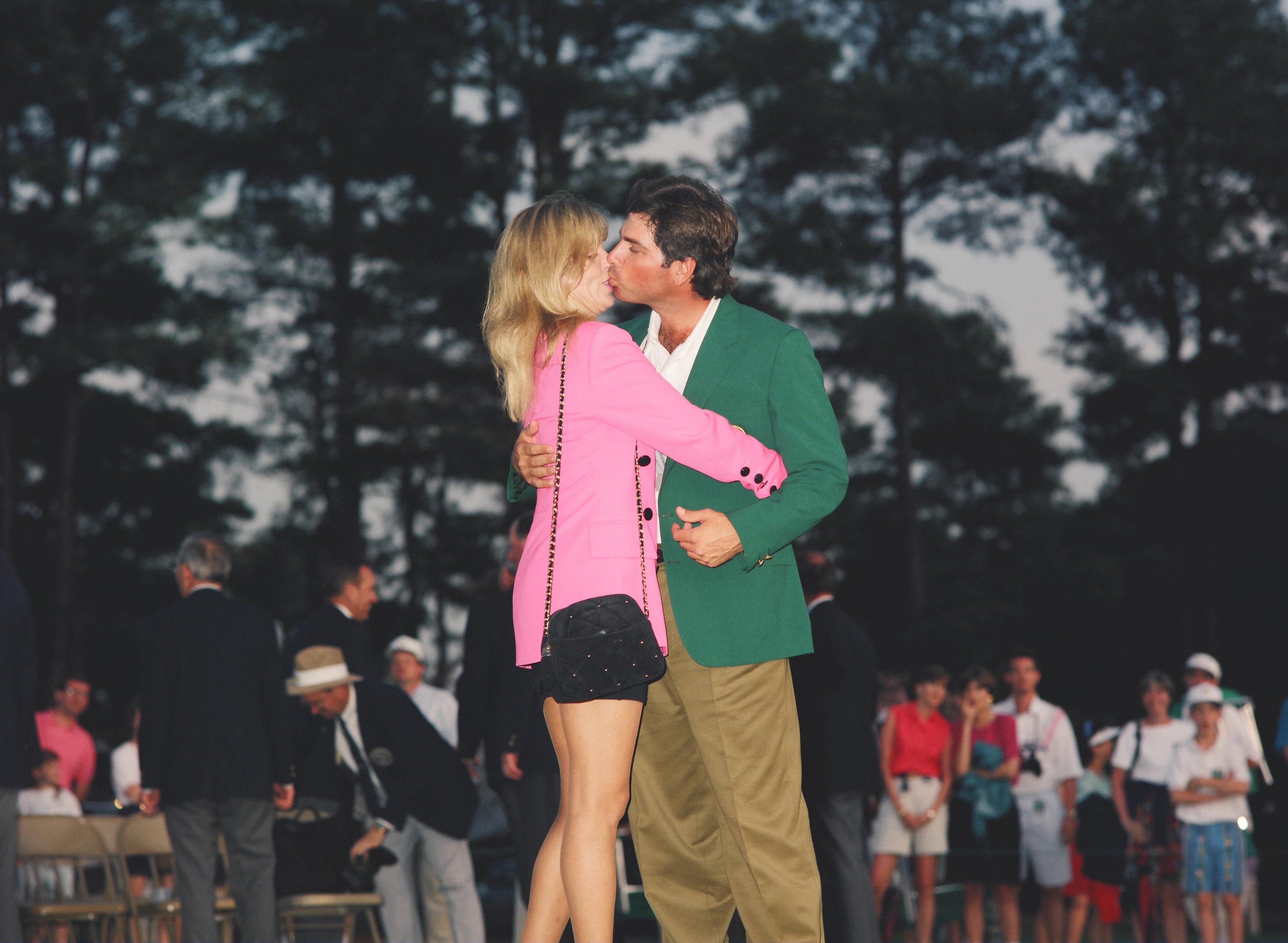 Fred Couples hugs his wife Deborah at the 1992 Masters
