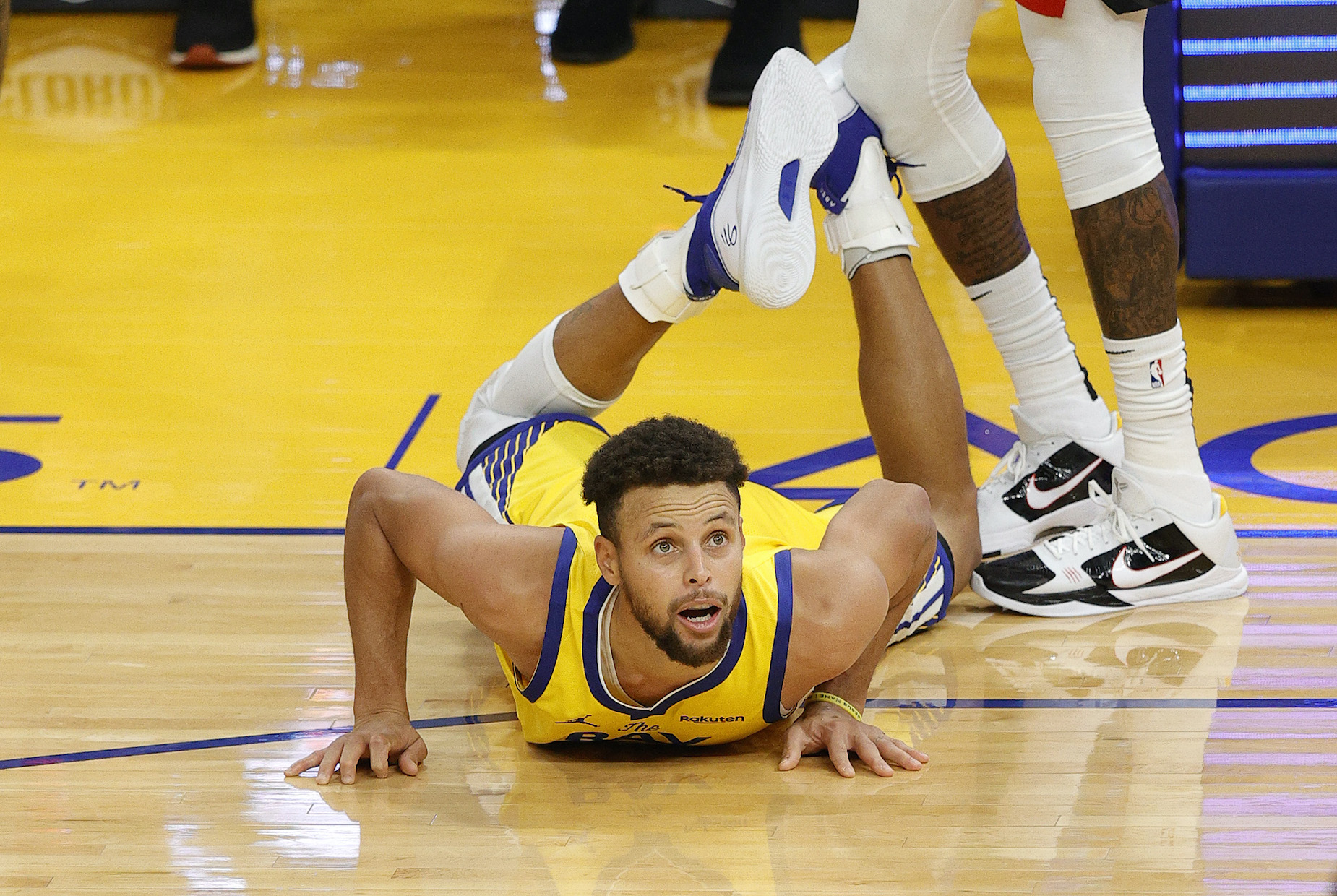 Stephen Curry in action for the Golden State Warriors in January 2021
