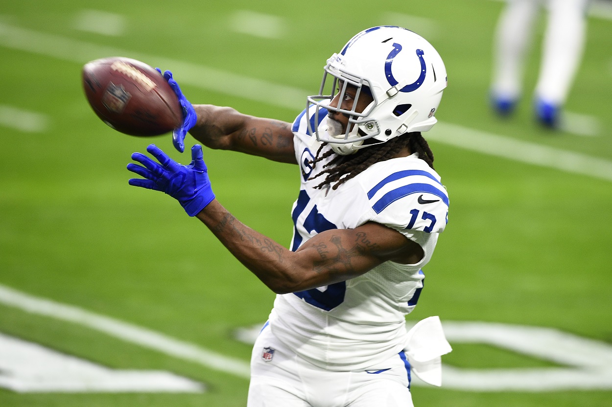 Indianapolis Colts wideout T.Y. Hilton warms up before a 2020 Week 13 game with the Raiders