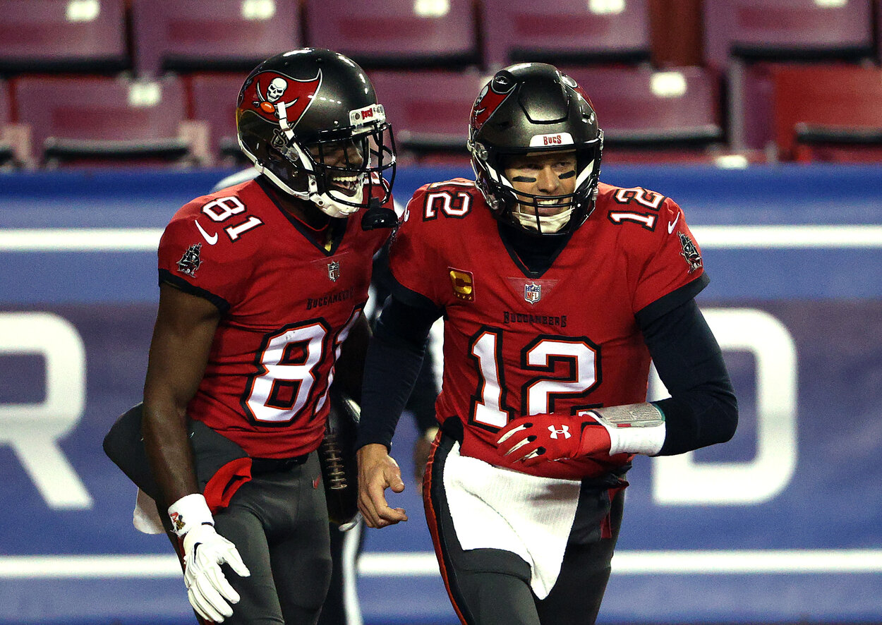 Tampa Bay Buccaneers stars Antonio Brown (L) and Tom Brady in 2021.