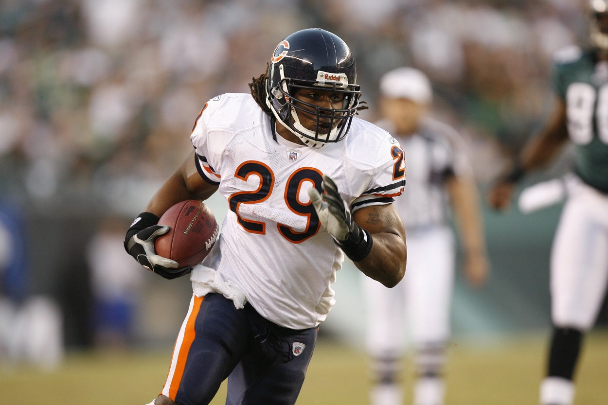 Adrian Peterson rushes for the Chicago Bears against the Eagles in 2007