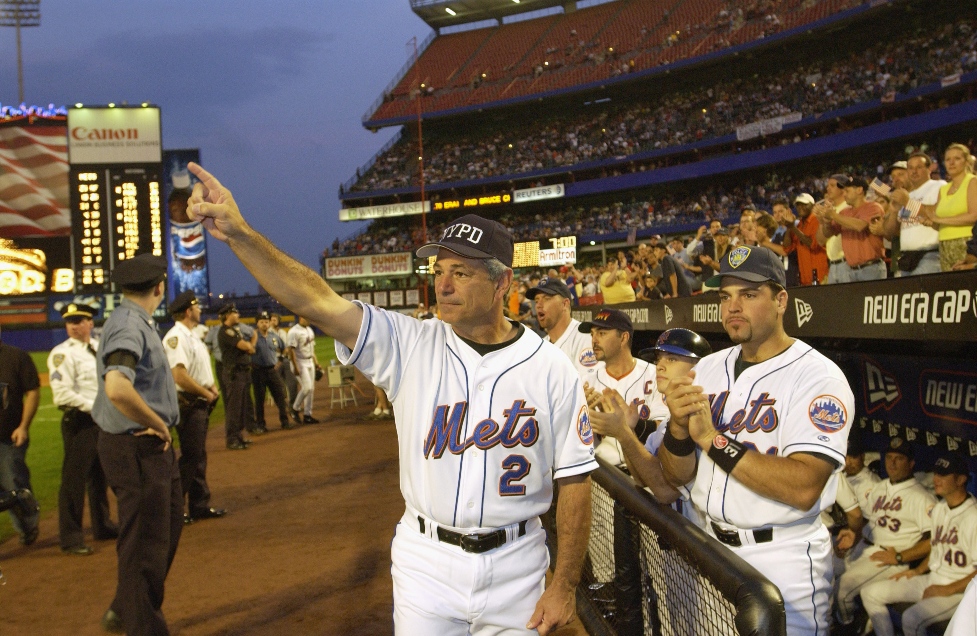Manager Bobby Valentine and catcher Mike Piazza of the New York Mets applaud before the Mets game against the Atlanta Braves on September 21, 2001 at Shea Stadium in Flushing, New York.