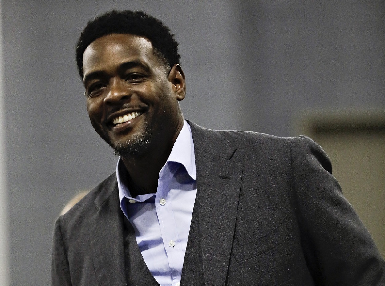 Chris Webber prepares to call a Lakers-Rockets matchup for TNT in December 2018