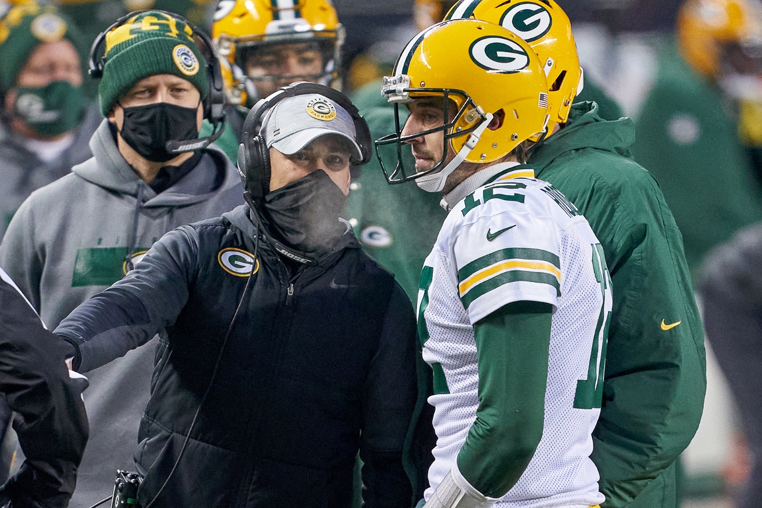 Packers head coach Matt LaFleur speaks to Aaron Rodgers during a game.