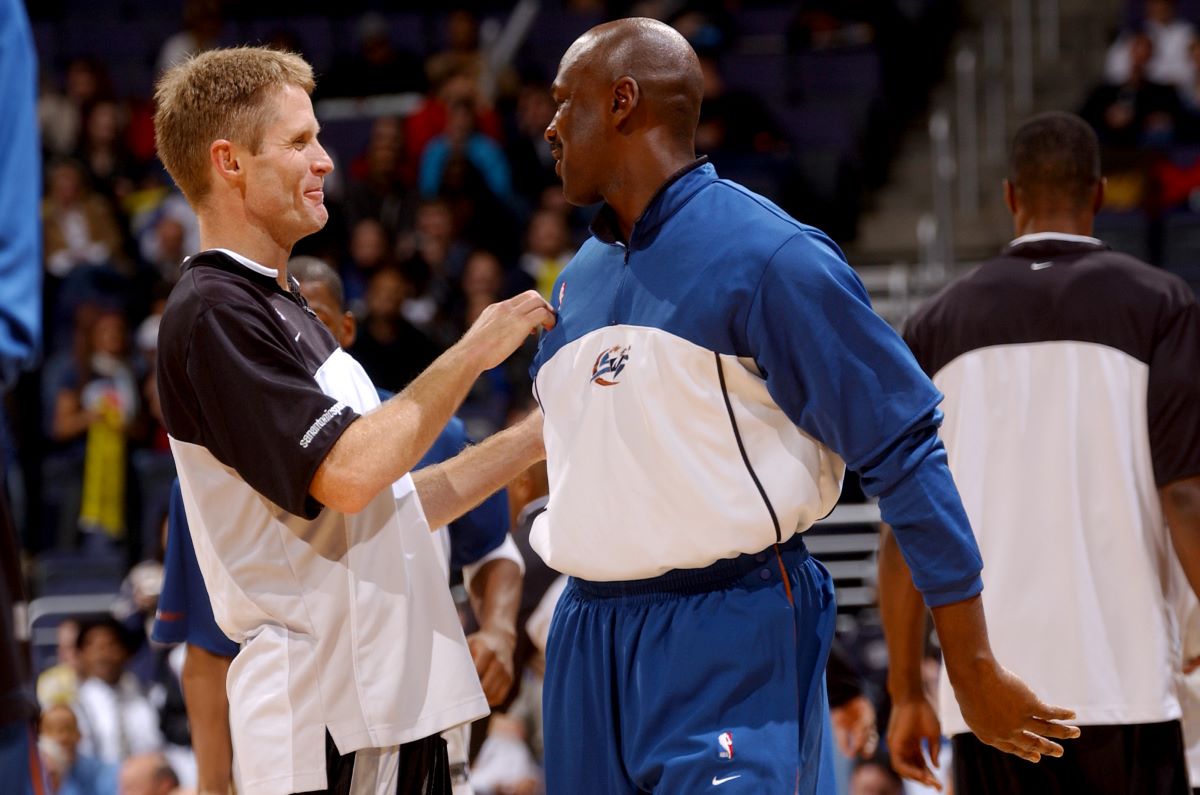 Michael Jordan and Steve Kerr chat during a Wizards-Spurs game in 2002. They won three rings on the Bulls.