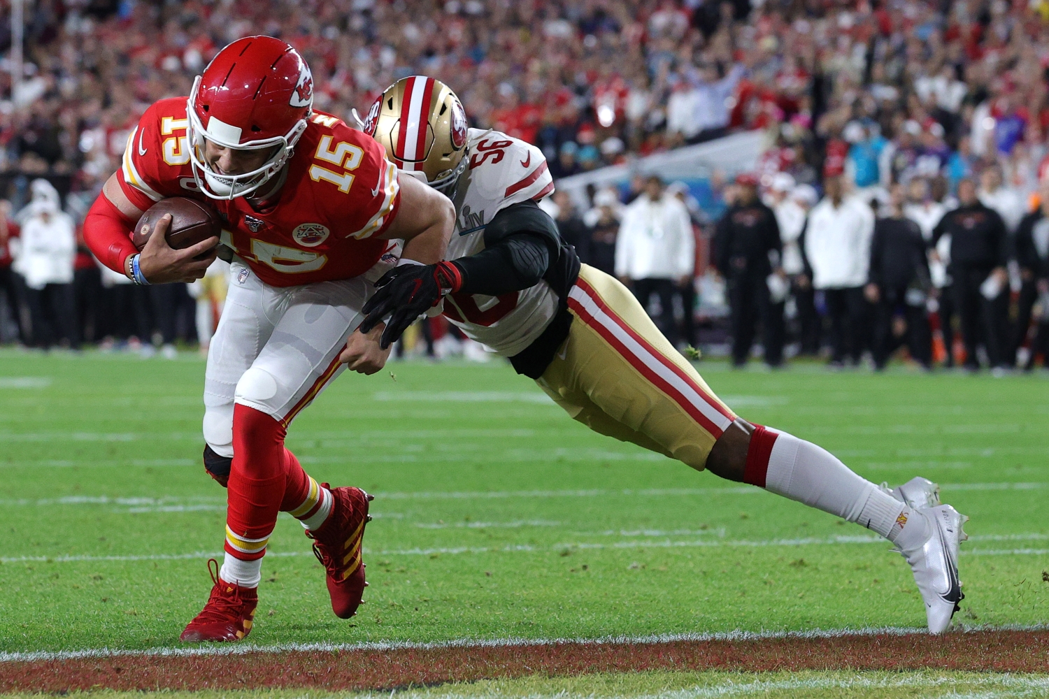 Chiefs QB Patrick Mahomes plunges across the goal line in Super Bowl 54.