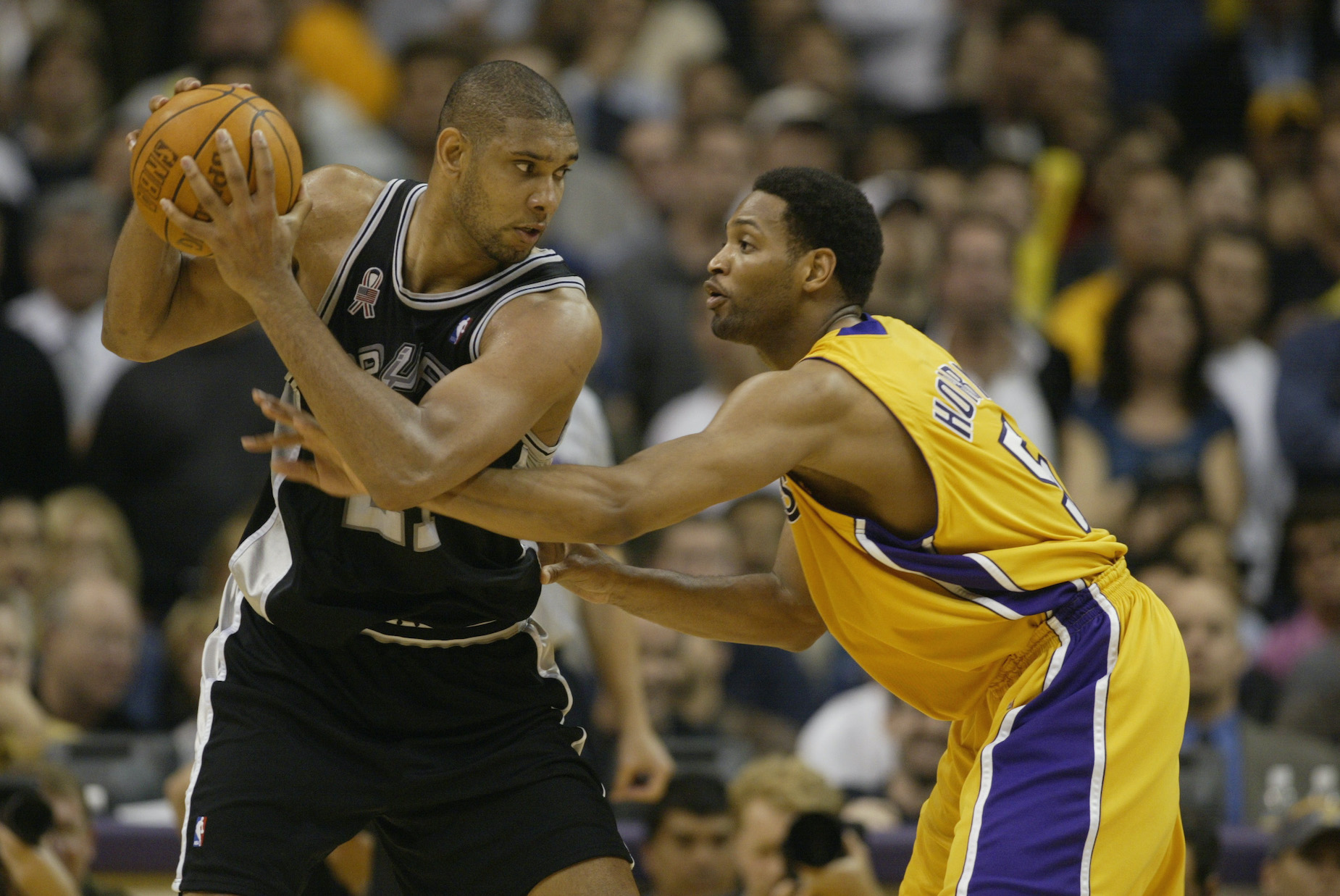 Robert Horry (R) defends Tim Duncan during the 2002 NBA playoffs.