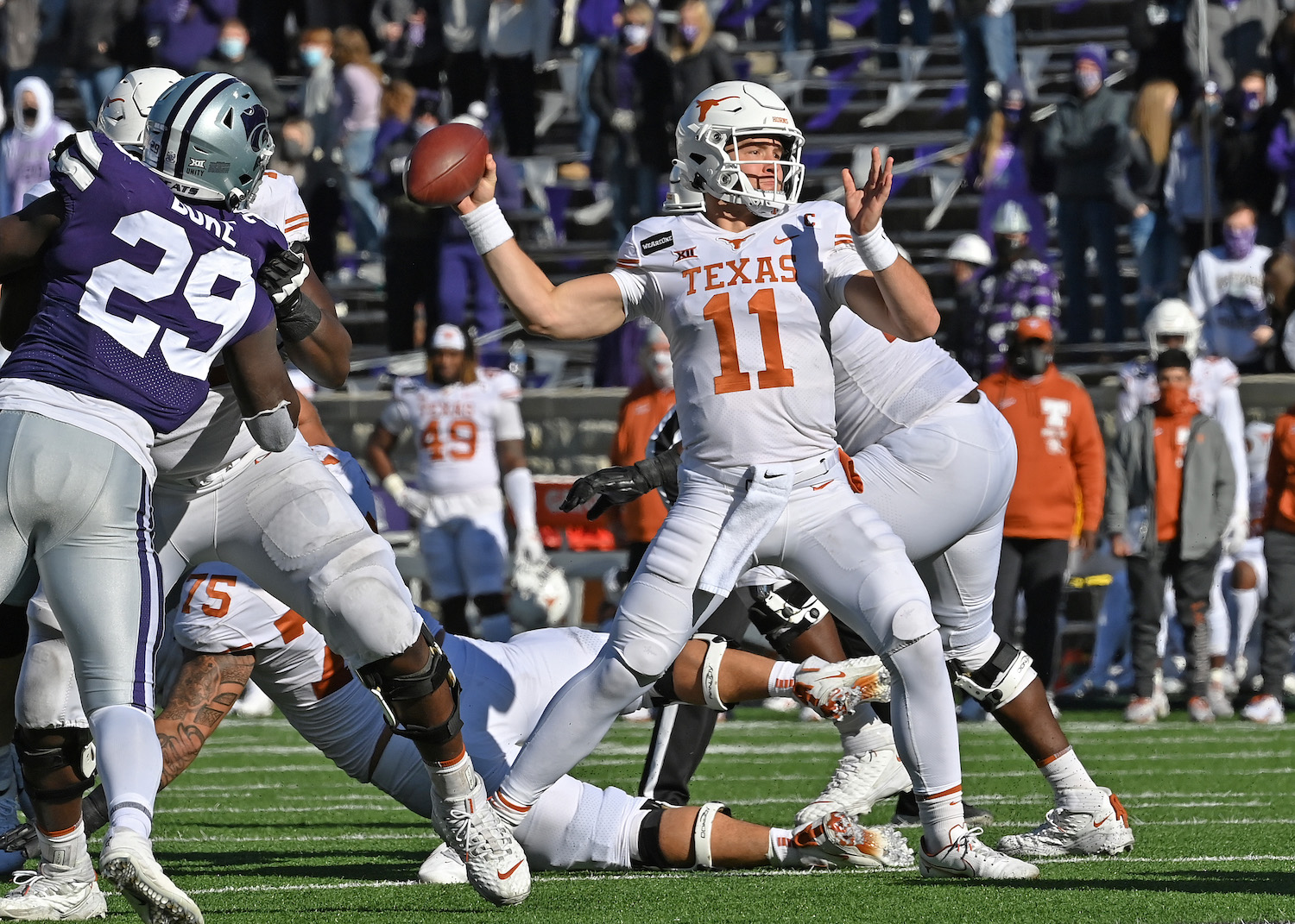 Sam Ehlinger of the Texas Longhorns throws pass