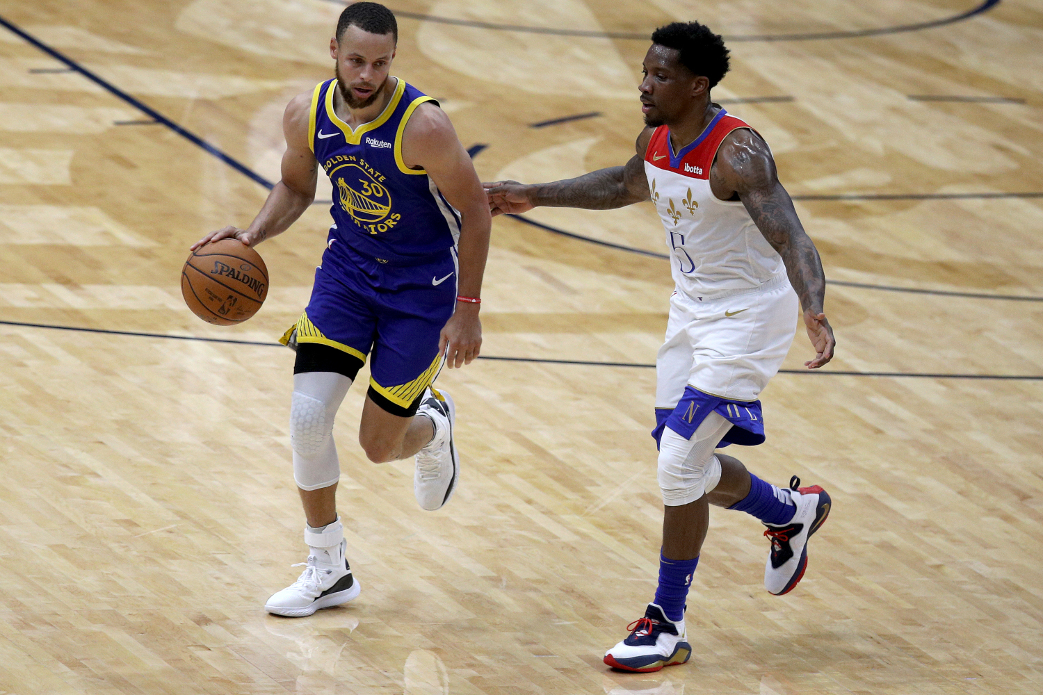 Stephen Curry against the Pelicans before the lights went out