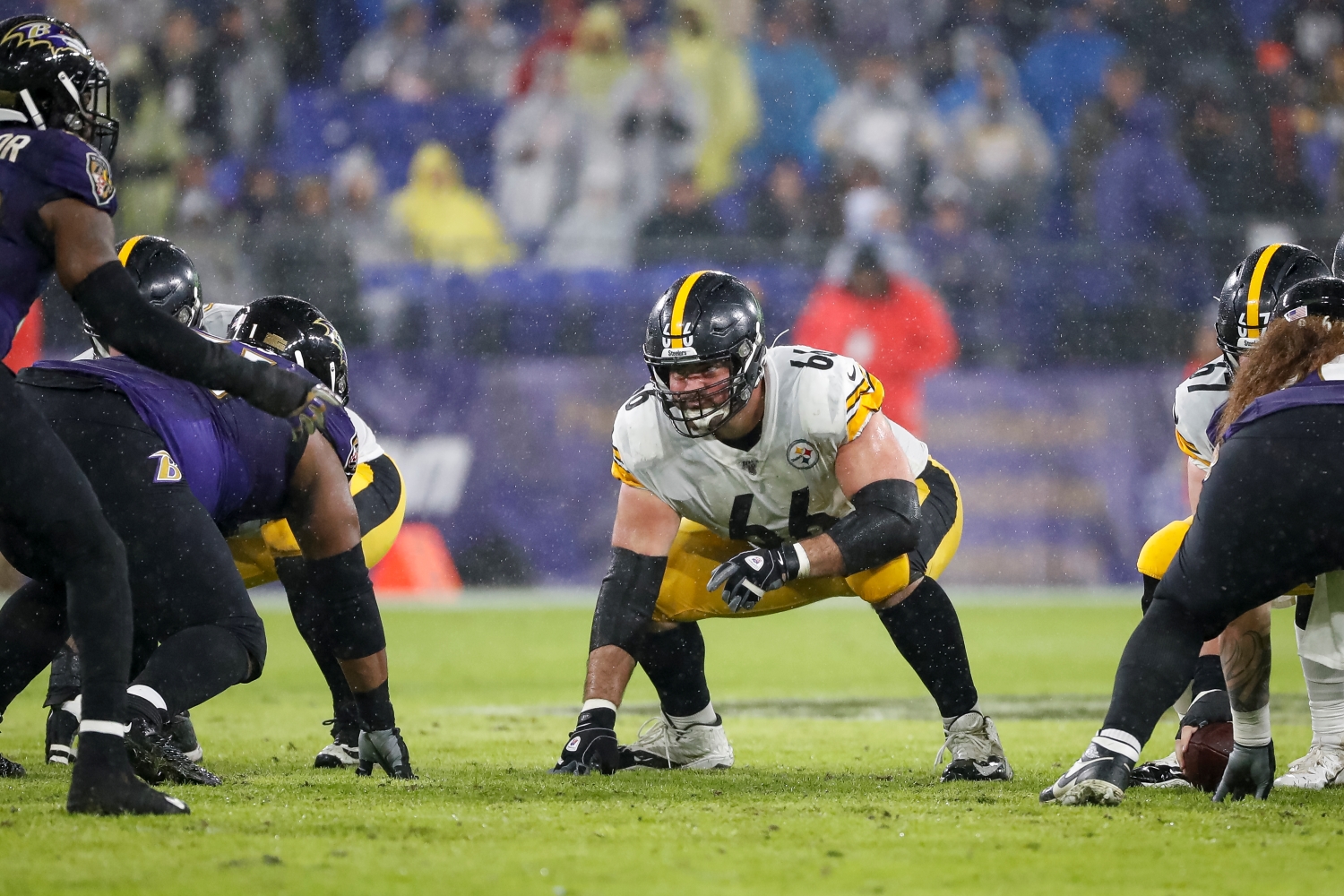 Pittsburgh Steelers guard David DeCastro in his stance before a play against the Baltimore Ravens.