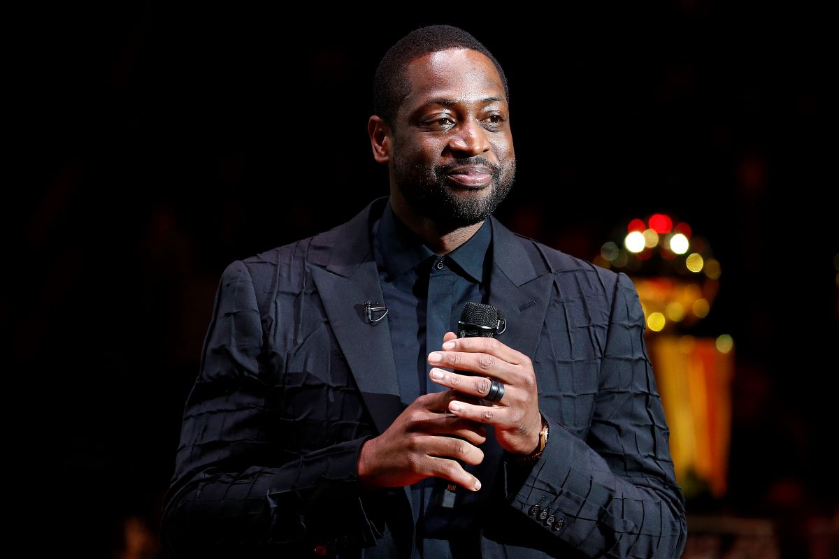Dwyane Wade Was Confronted and Challenged by a Comedian Who Threw His $20,000 Jacket on the Ground to a 1-on-1 Game