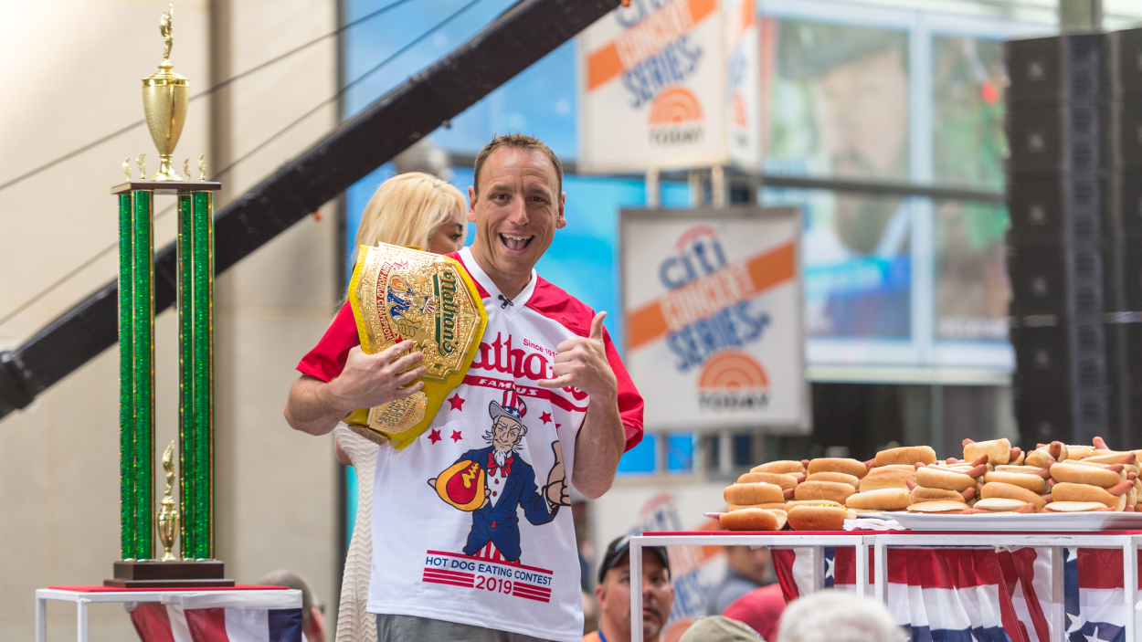 Joey Chestnut poses with the trophy in 2019.