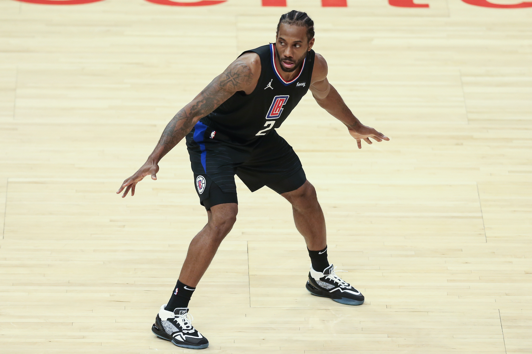 Los Angeles Clippers star Kawhi Leonard in his defensive stance.