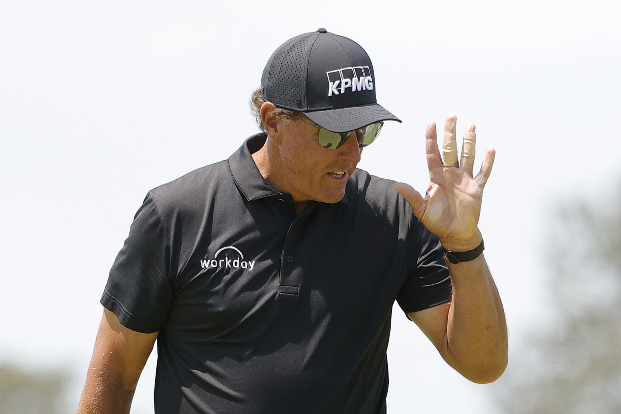Phil Mickelson is managing to make Tiger Woods fans smile at the U.S. Open