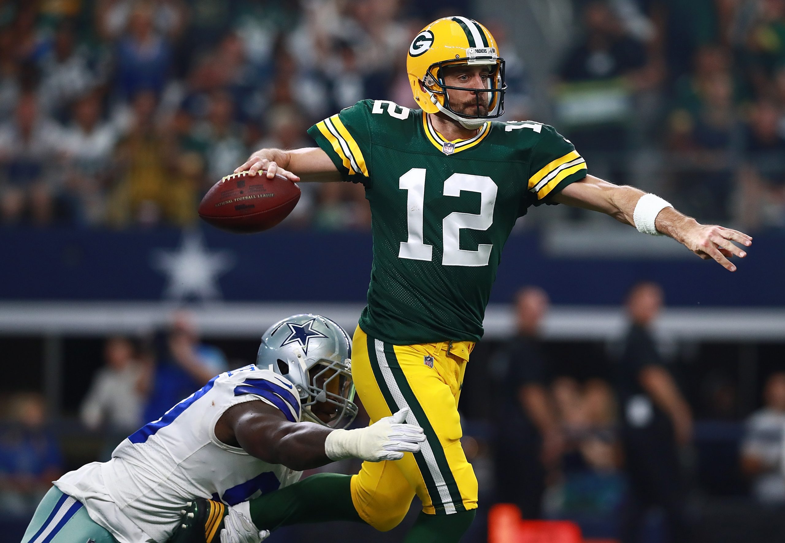 Aaron Rodgers avoids a sck against the Dallas Cowboys.