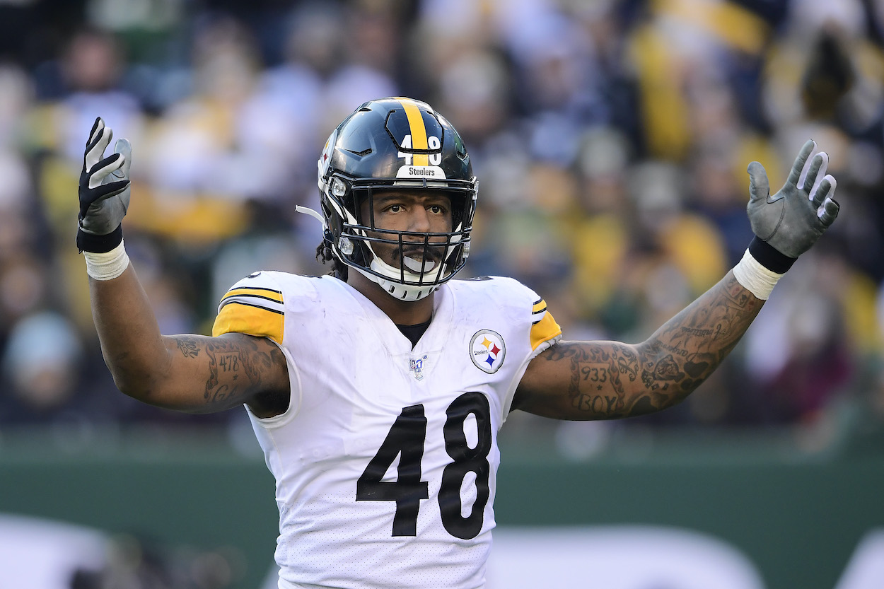 Bud Dupree of the Pittsburgh Steelers encourages the crowd against the New York Jets at MetLife Stadium on December 22, 2019 in East Rutherford, New Jersey.