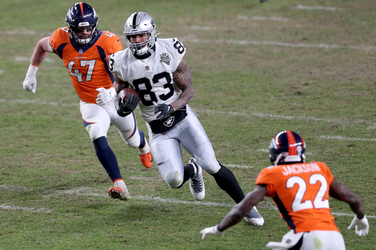 Darren Waller makes a reception against the Denver Broncos.