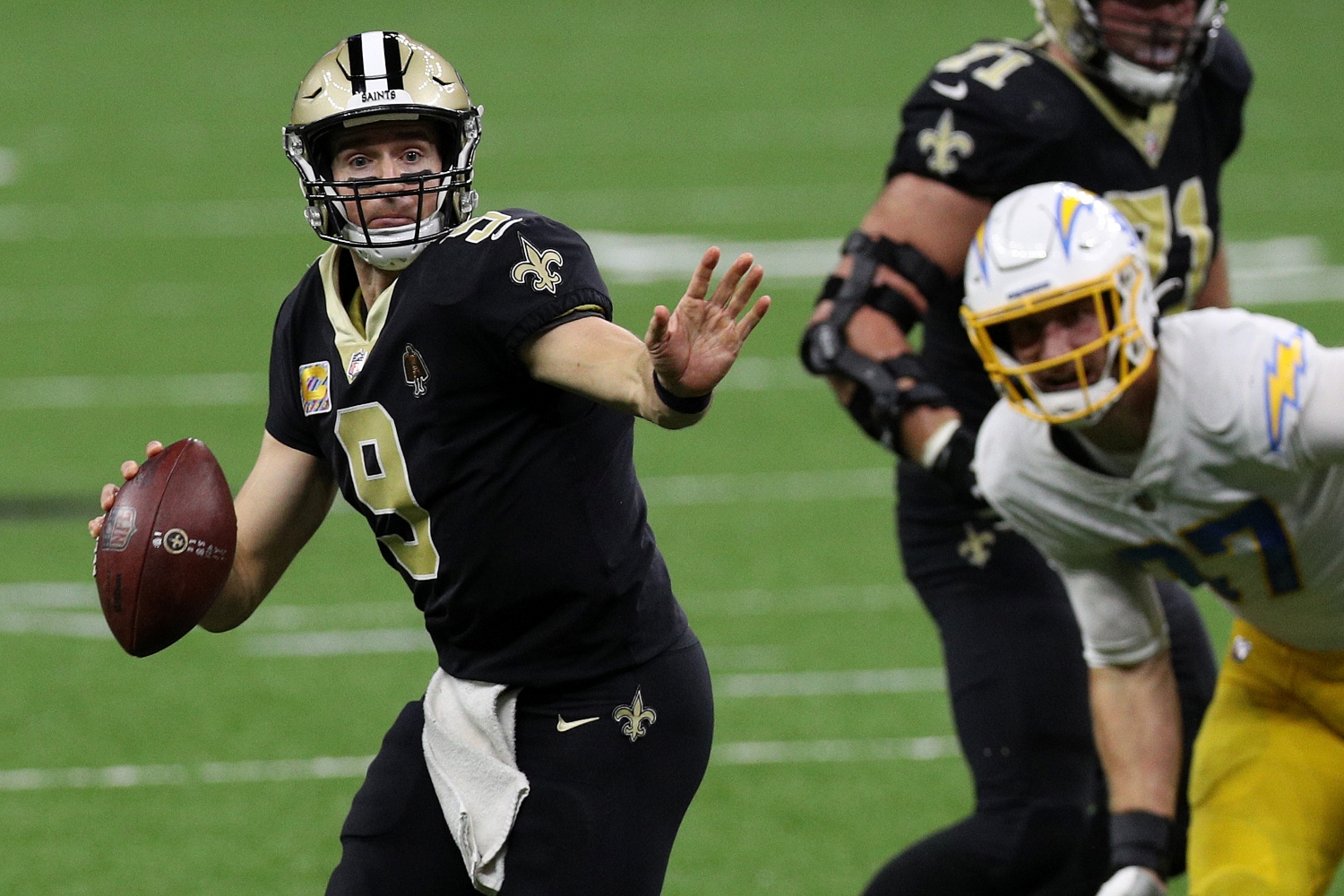 New Orleans Saints QB Drew Brees scrambles during a game against the Los Angeles Chargers.