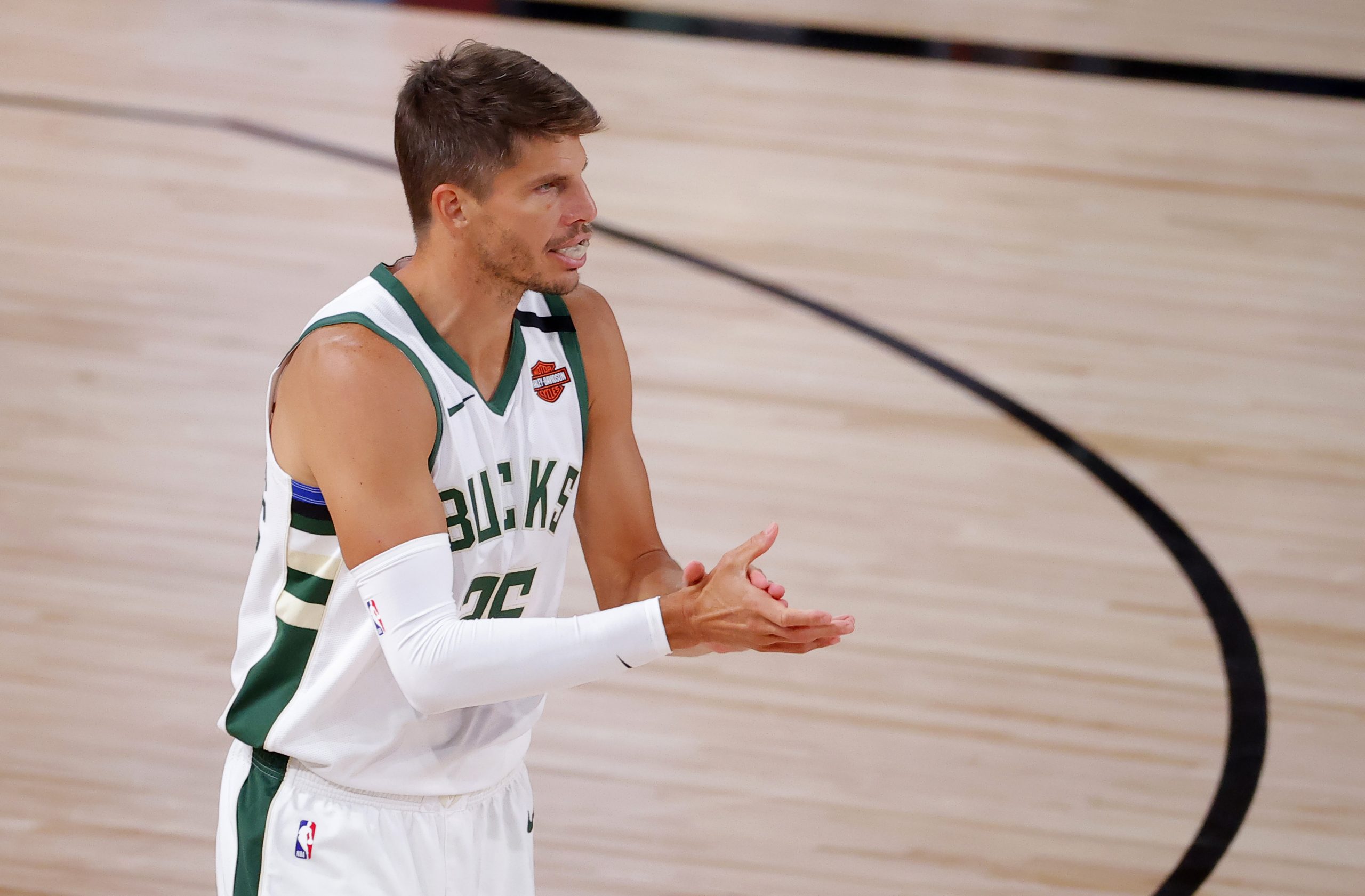 Korver bucks sales jersey