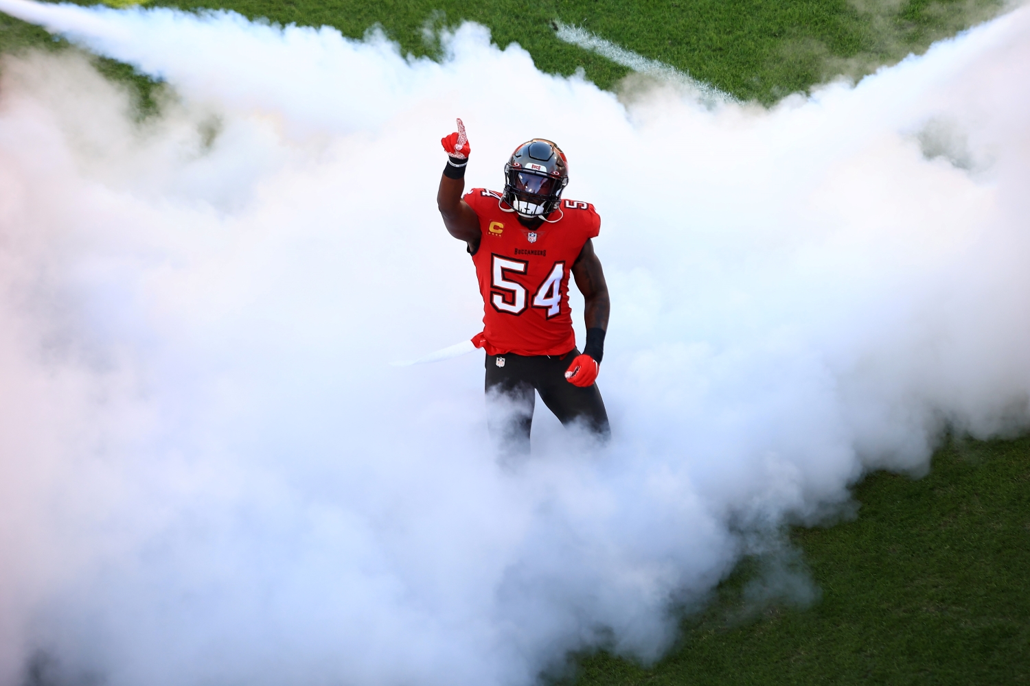 Tampa Bay Buccaneers linebacker Lavonte David points to the crowd after being introduced prior to a game.