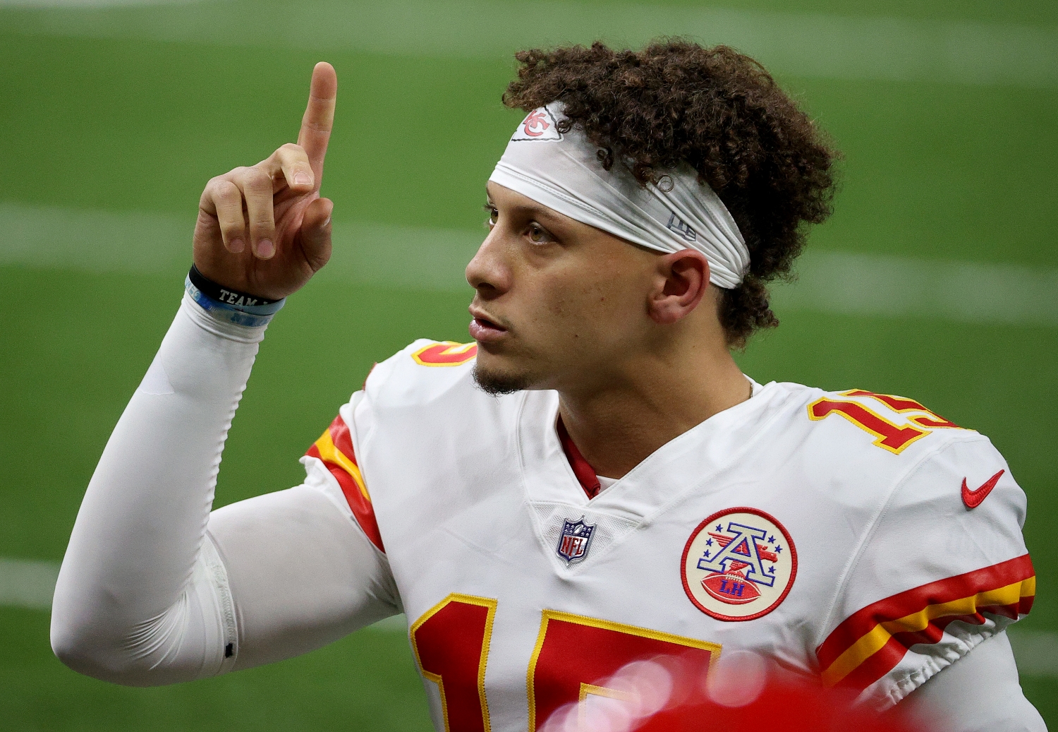 Kansas City Chiefs QB Patrick Mahomes points to the sky before a game.