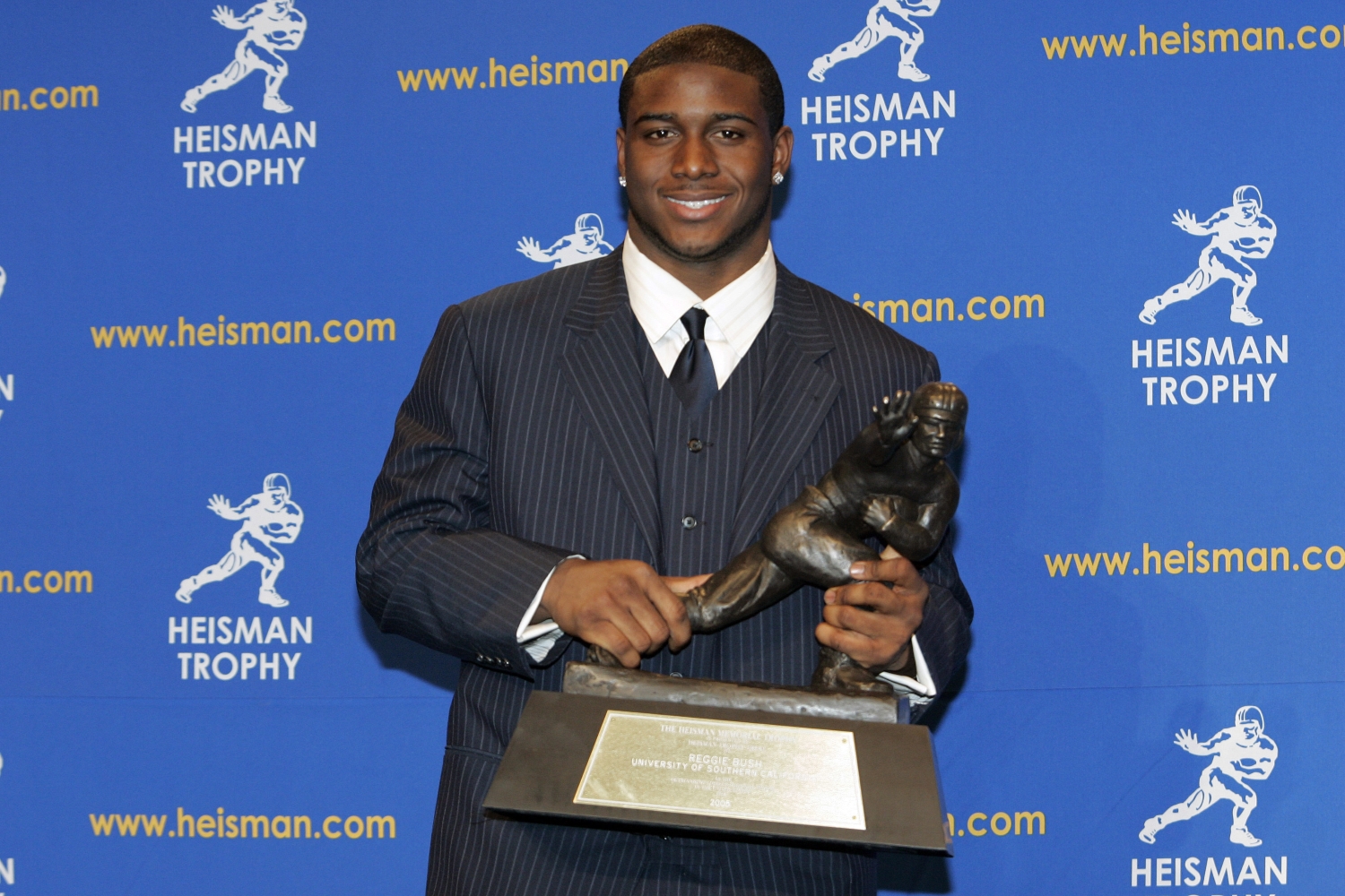 Reggie Bush holding the 2005 Heisman Trophy.
