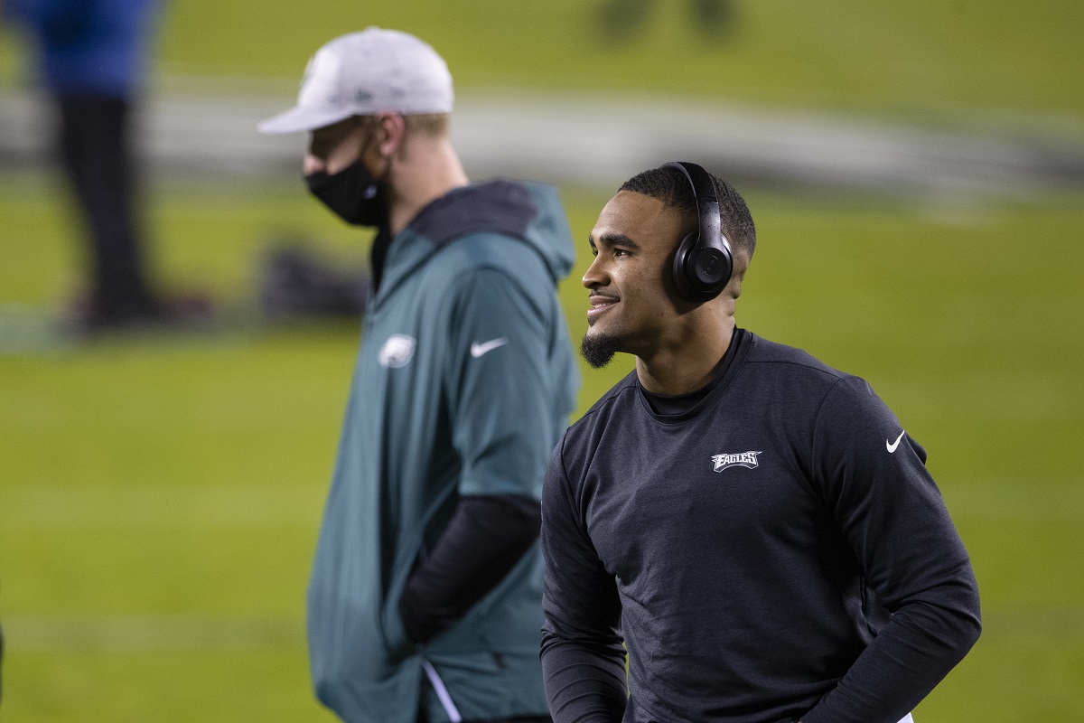 Former Eagles quarterback Carson Wentz on the field with current Eagles qb Jalen Hurts