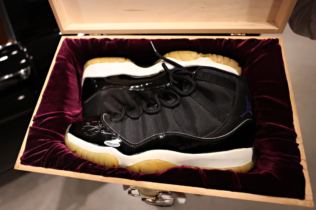 complejidad Individualidad sextante Michael Jordan 'Space Jam' Kicks Likely to Command $150,000-$200,000 at  Auction