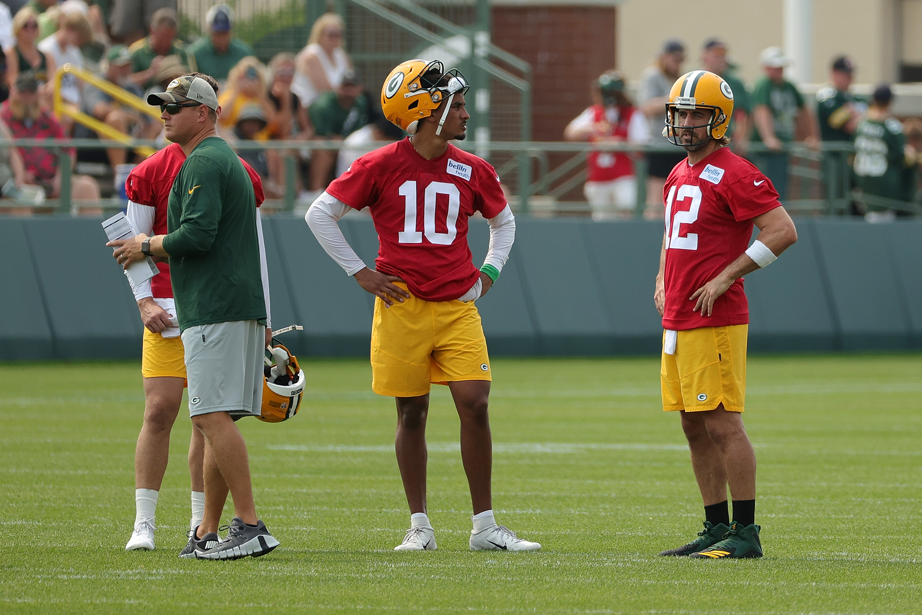 Aaron Rodgers and Jordan Love prepare to work out during Packers training camp