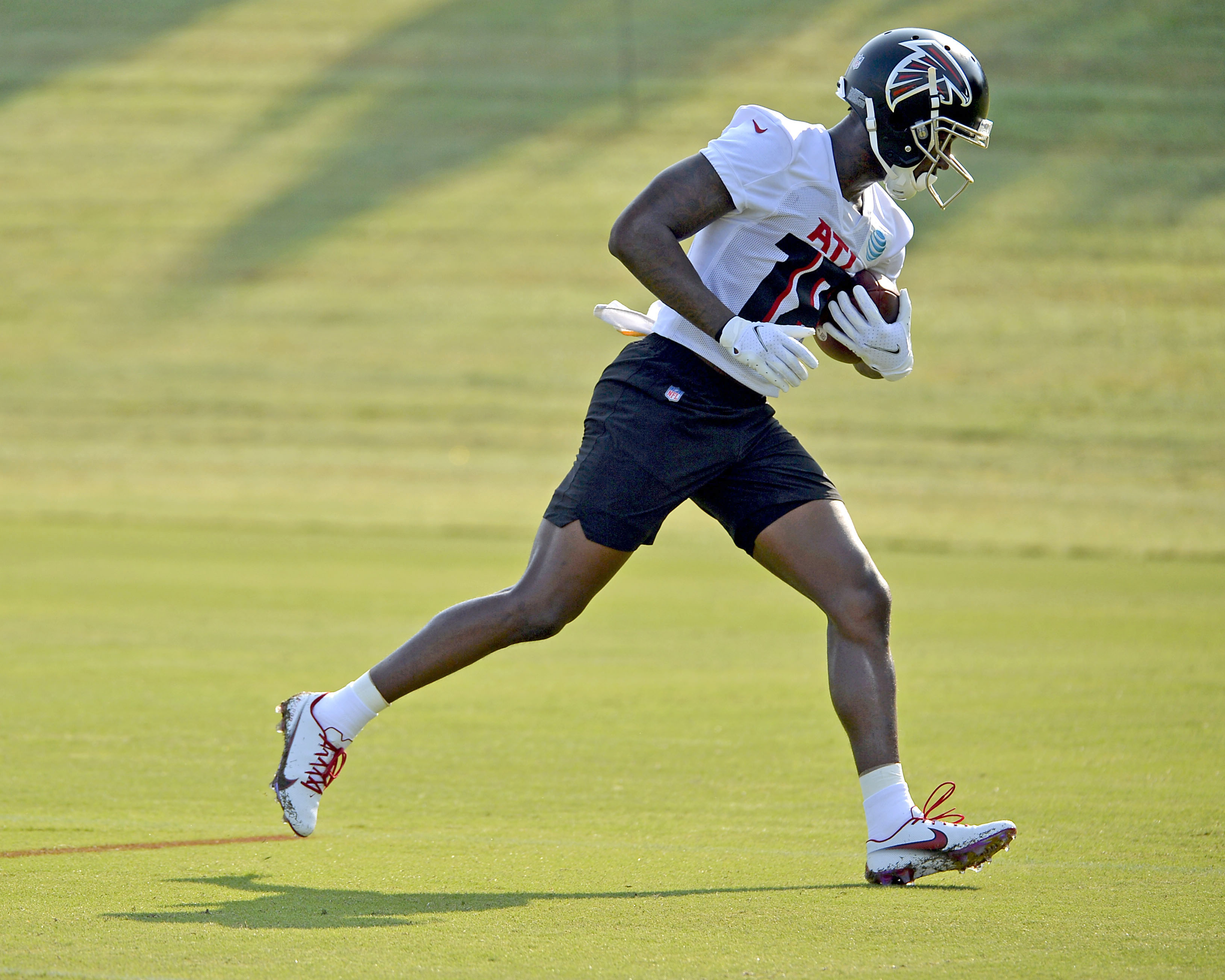 Calvin Ridley cuts during Atlanta Falcons training camp