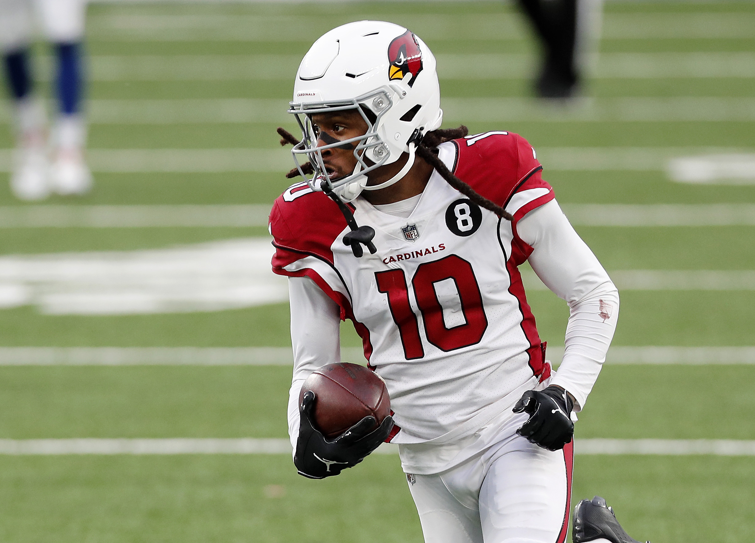 Arizona Cardinals receiver DeAndre Hopkins catches pass in NFL game