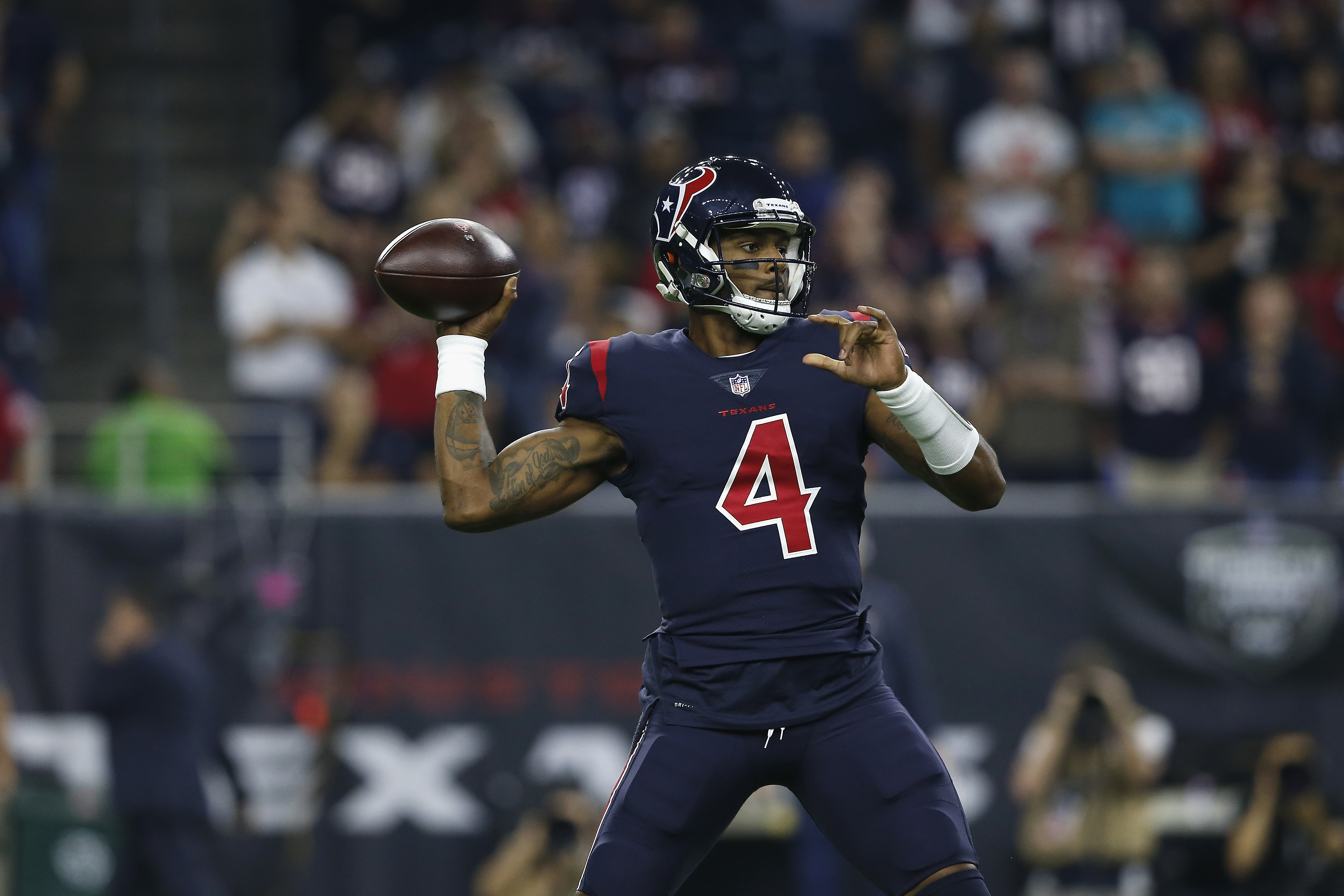Deshaun Watson throws pass against the Miami Dolphins