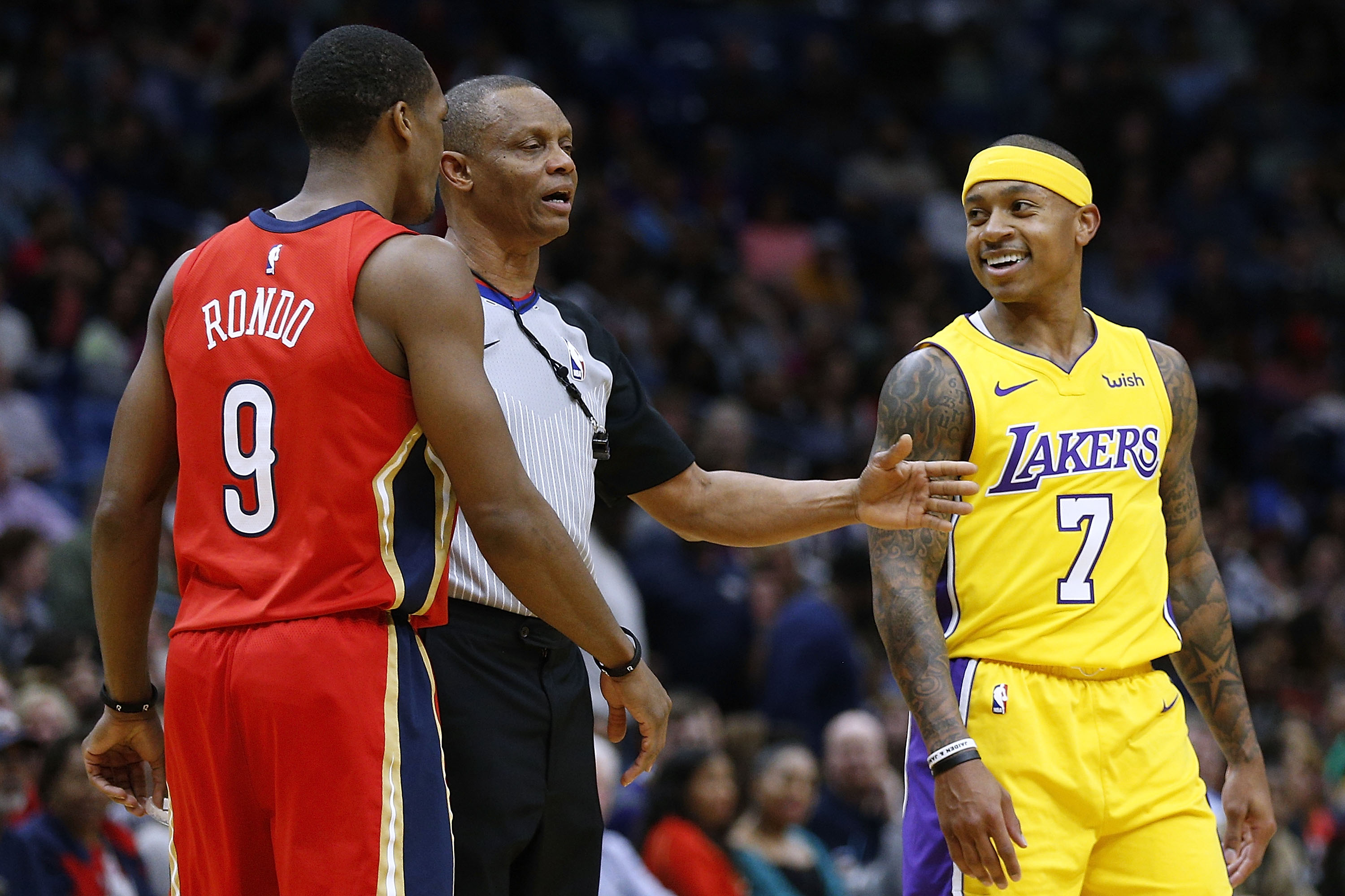 Isaiah Thomas and Rajon Rondo scuffle during a Lakers-Pelicans game in 2018