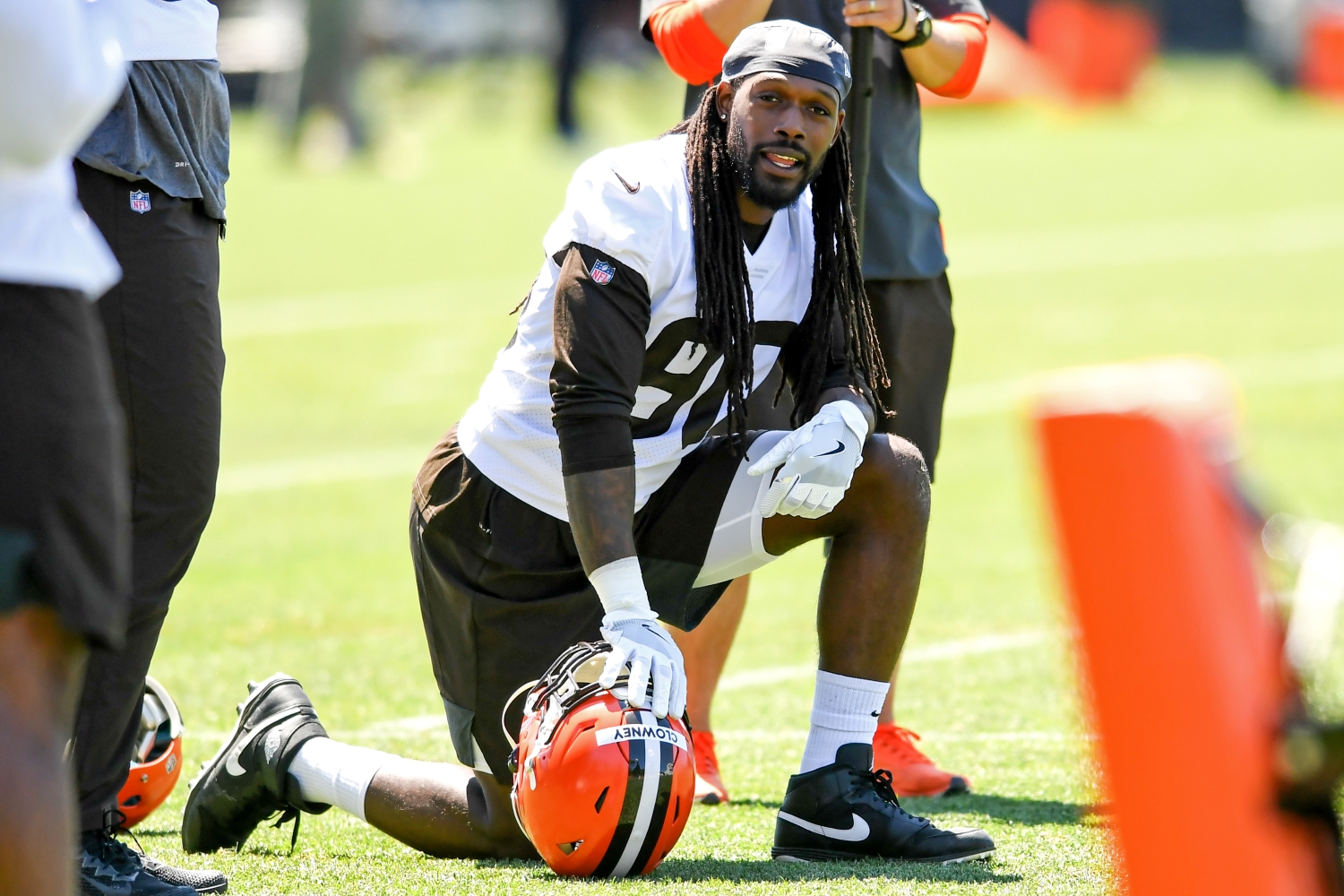 Jadeveon Clowney takes a knee during Cleveland Browns mini camp practice.