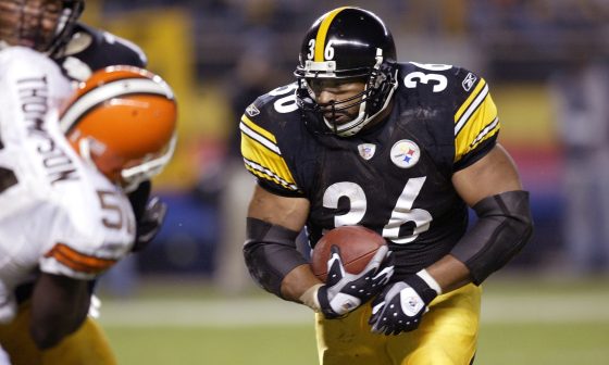Pittsburgh Steelers Jerome Bettis runs in for a 1-yard score against the Cleveland Browns at Heinz Field in Pittsburgh on Nov. 13, 2005.