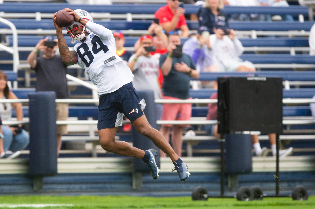 Kendrick Bourne catches a pass during Patriots training camp.